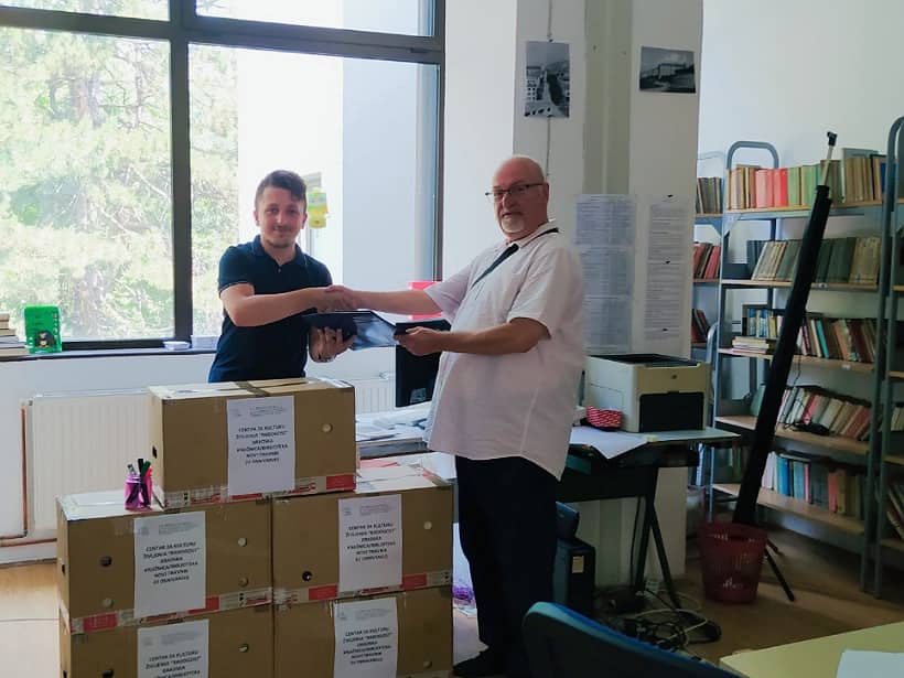 Fondacija "Kemal Bakaršić" uručila je vrijednu donaciju knjiga Gradskoj knjižnici/biblioteci Novi Travnik